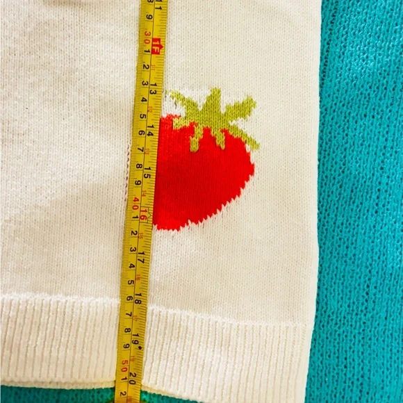 Rails “Perci” Cream Sweater with Red Strawberry Design. Size XS - Picture 12 of 12